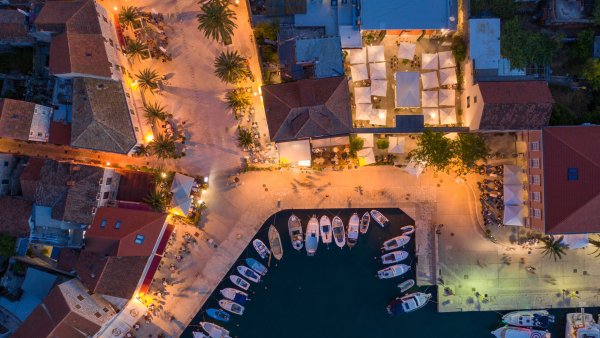 Stari Grad: Skrytý Klenot Jadranu